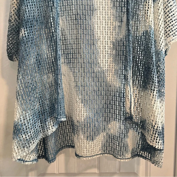 Easywear by Chicos Sky Blue & White Tie Dye Design Open Work Cardigan. Size 3. - Picture 5 of 9